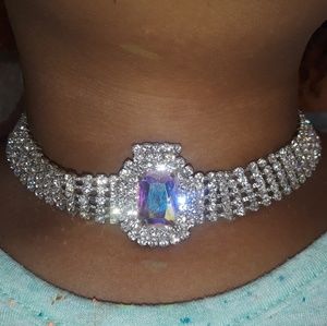 Dance choker